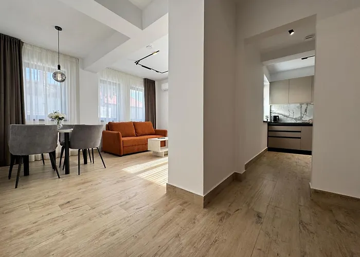 Minani アパート ブラショフ